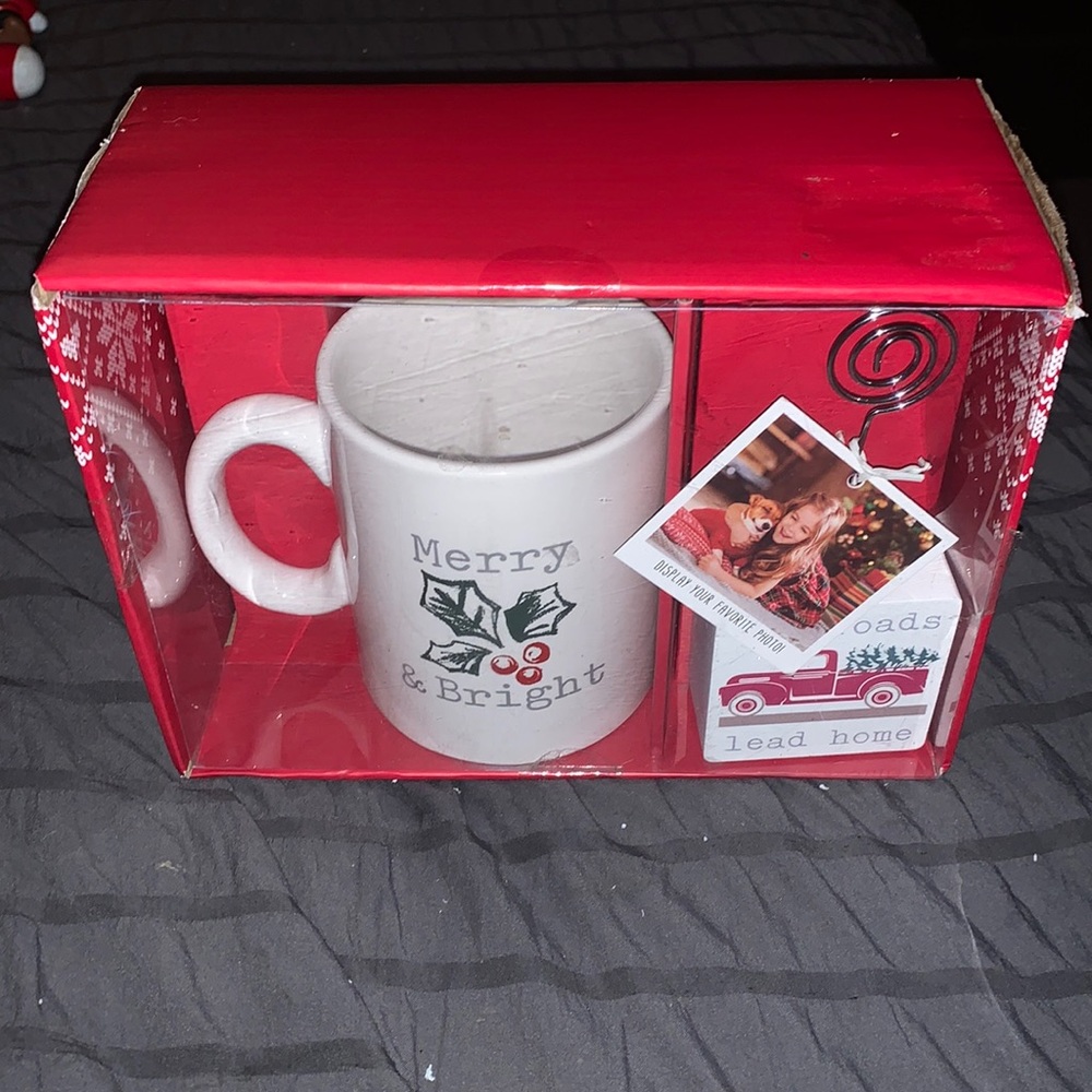 Christmas Mug and Photo Display, Never Used, Makes a great Christmas gift